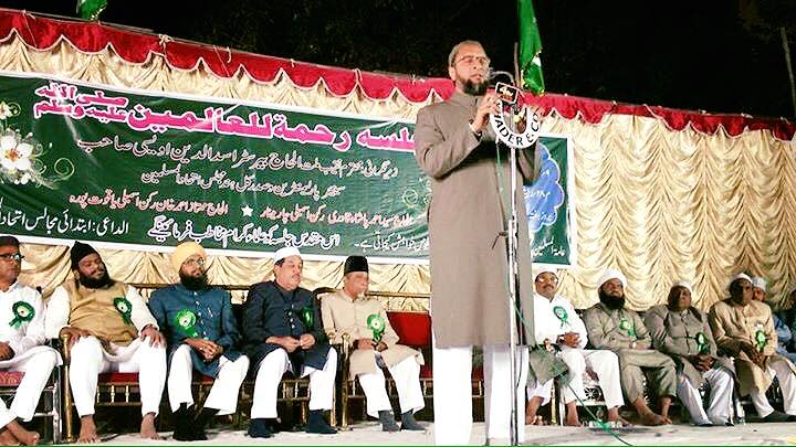 داعش ایک طاغوتی طاقت ‘ اسلام کے خلاف ایک سازش بیرسٹر اسدالدین اویسی ایم پی صدر مجلس اور علماء کاسنتوش نگر میں جلسہ رحمۃ للعالمین ؐ سے خطاب 